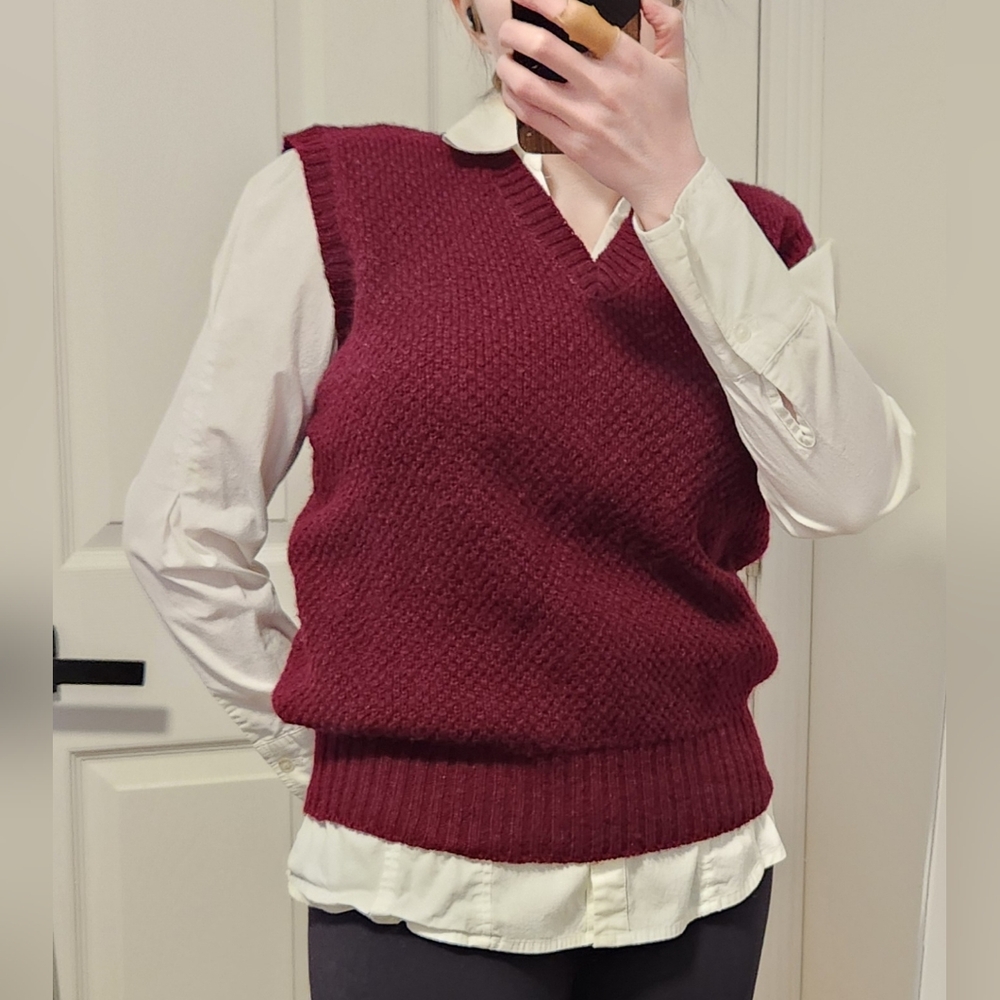 Harry Rosen Large 100% wool burgandy sweater vest.
